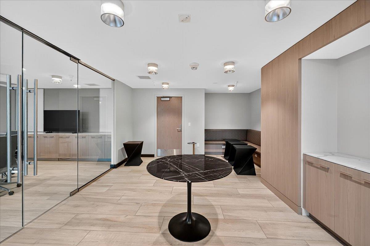 188 W Saint James ST 11101
