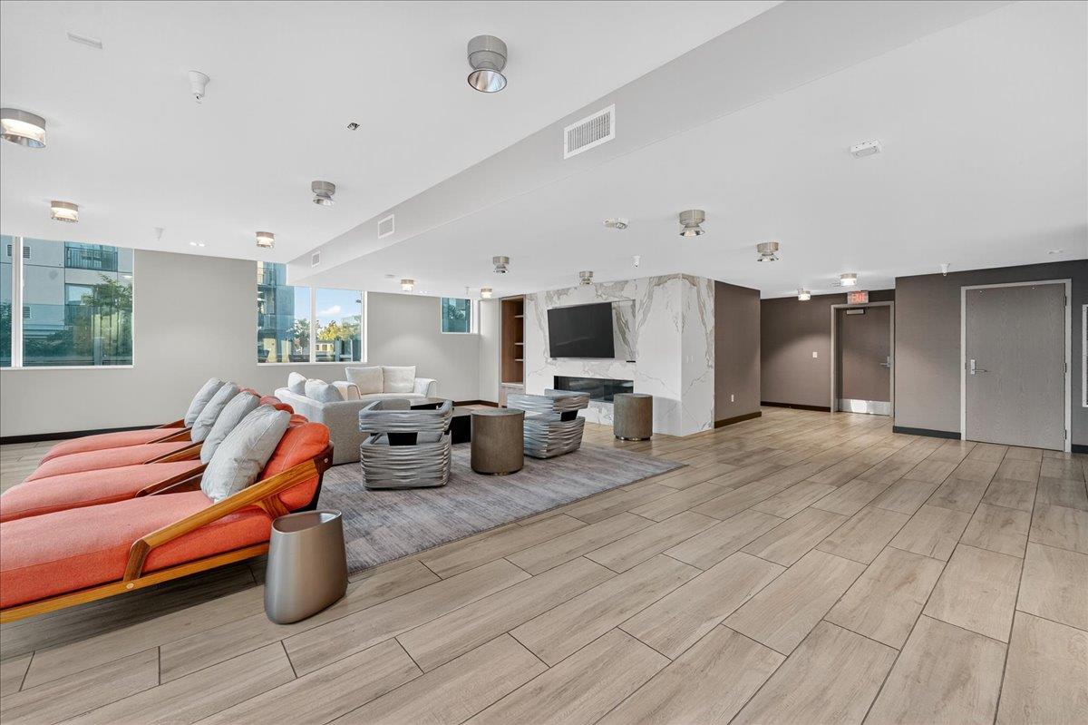 188 W Saint James ST 11101