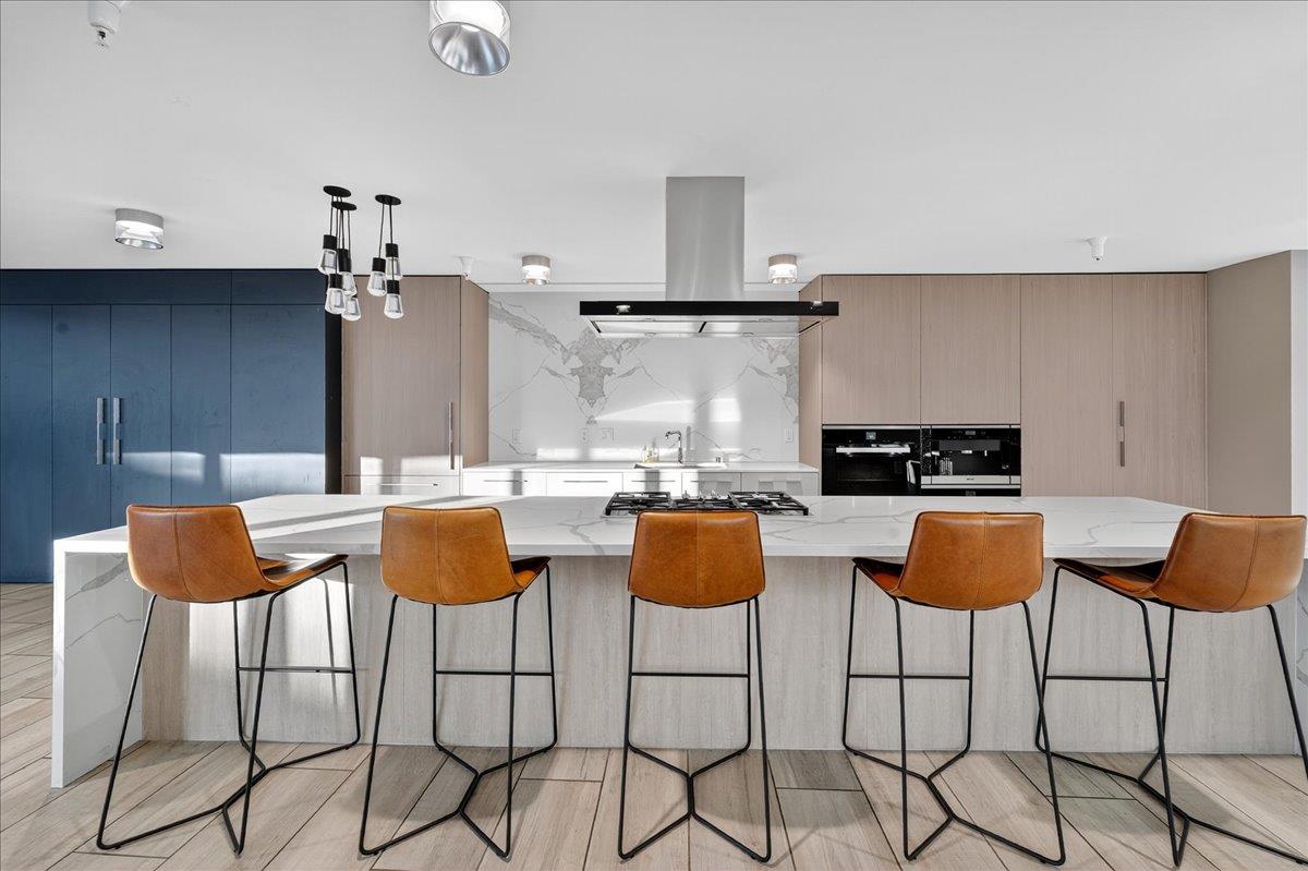 188 W Saint James ST 11101