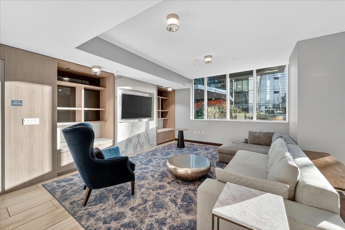 188 W Saint James ST 11101