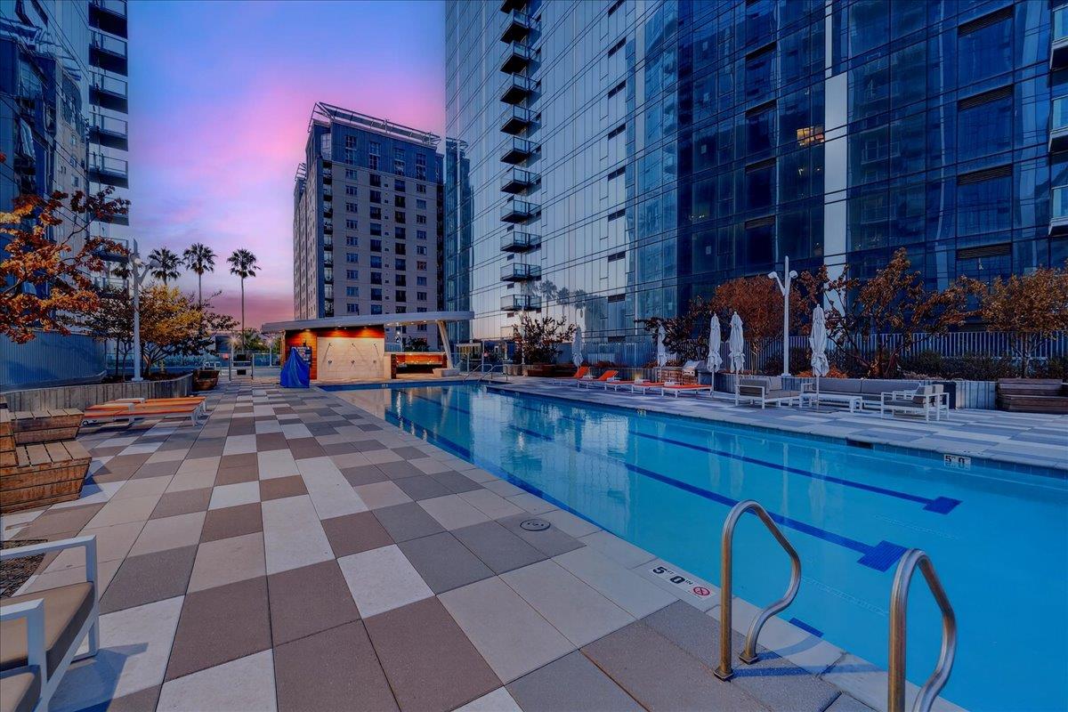 188 W Saint James ST 11101