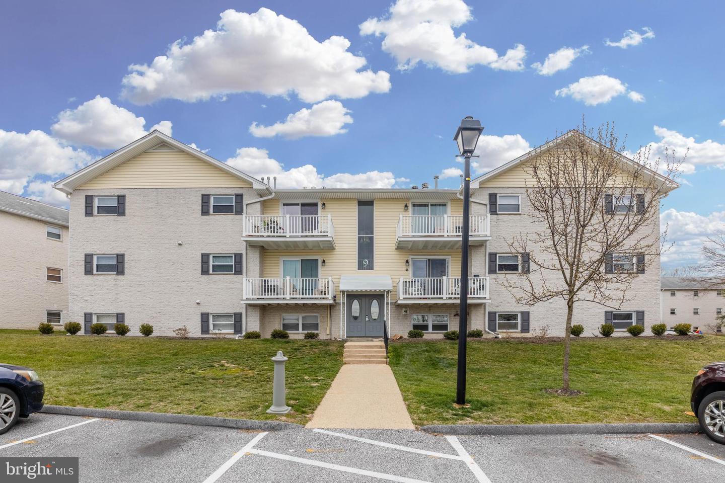 9 Warren Lodge Ct #2-B