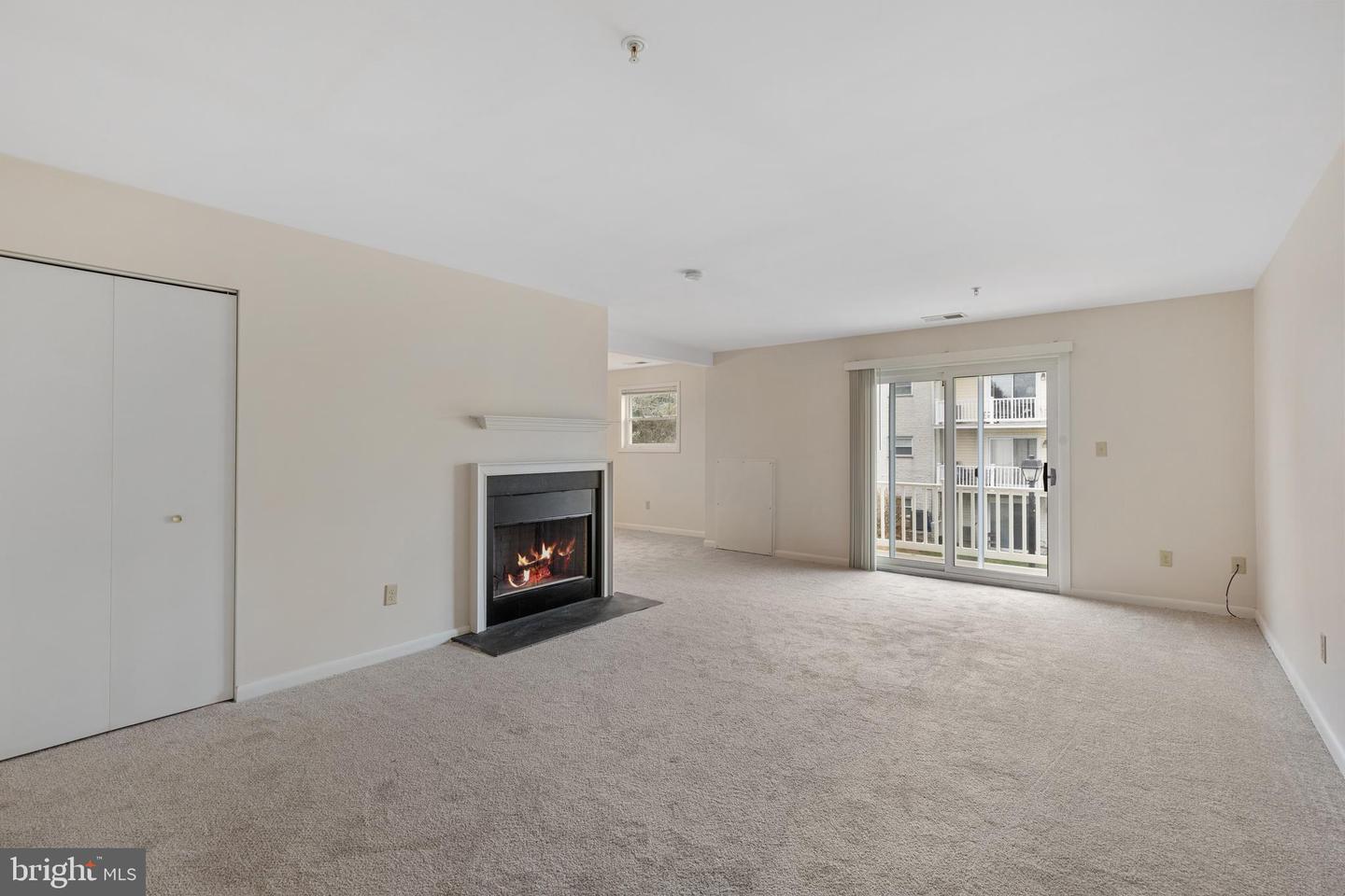 9 Warren Lodge Ct #2-B