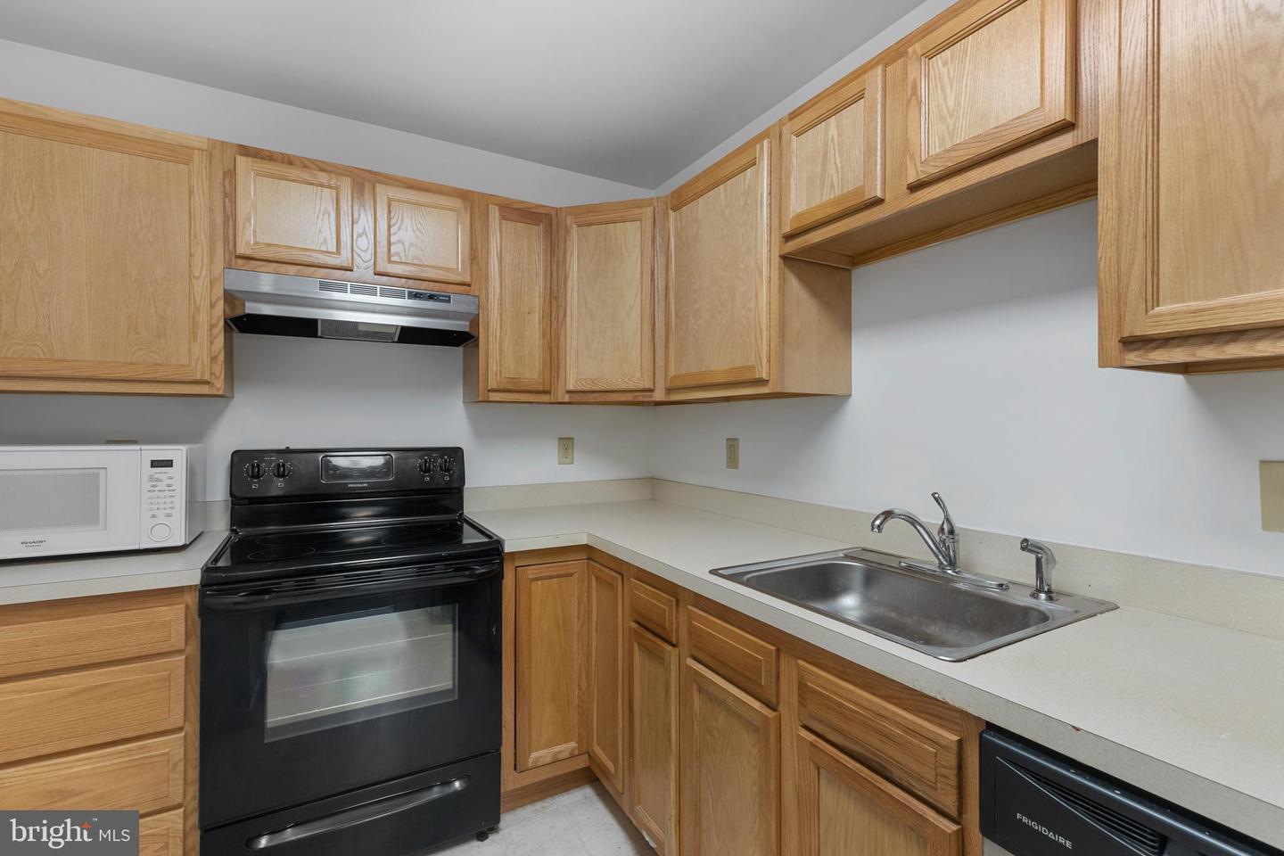 9 Warren Lodge Ct #2-B