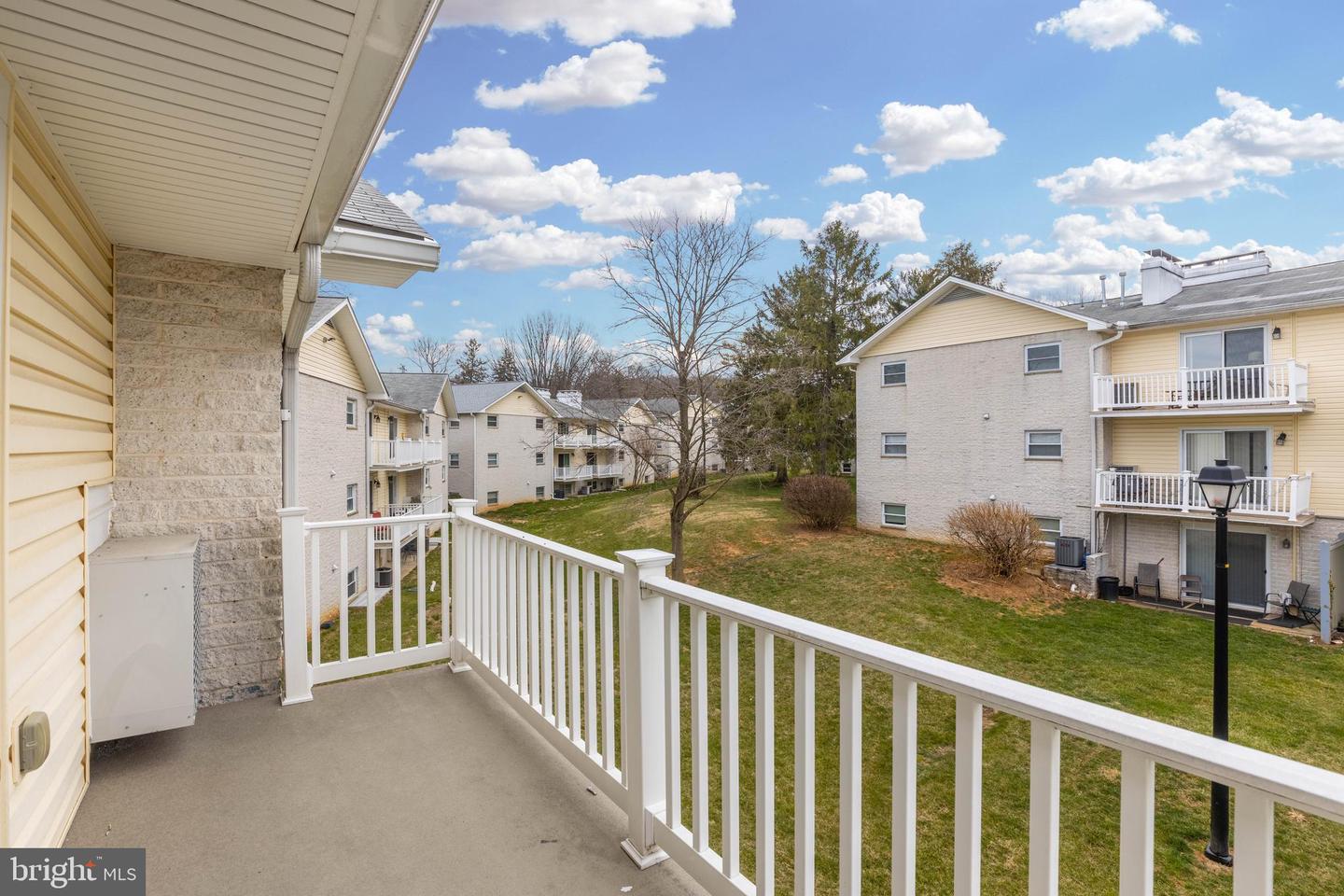 9 Warren Lodge Ct #2-B