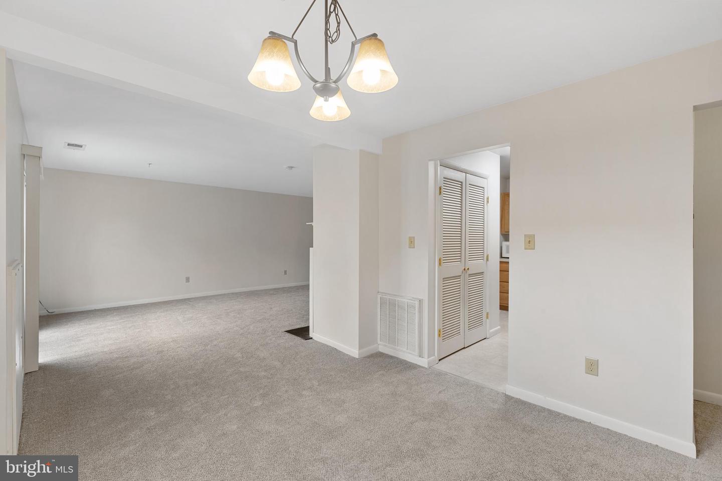 9 Warren Lodge Ct #2-B