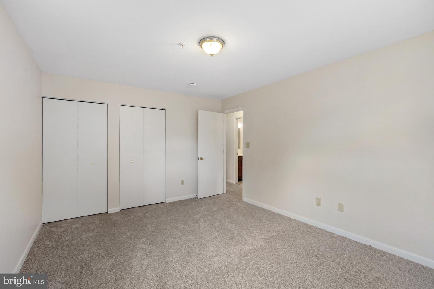 9 Warren Lodge Ct #2-B