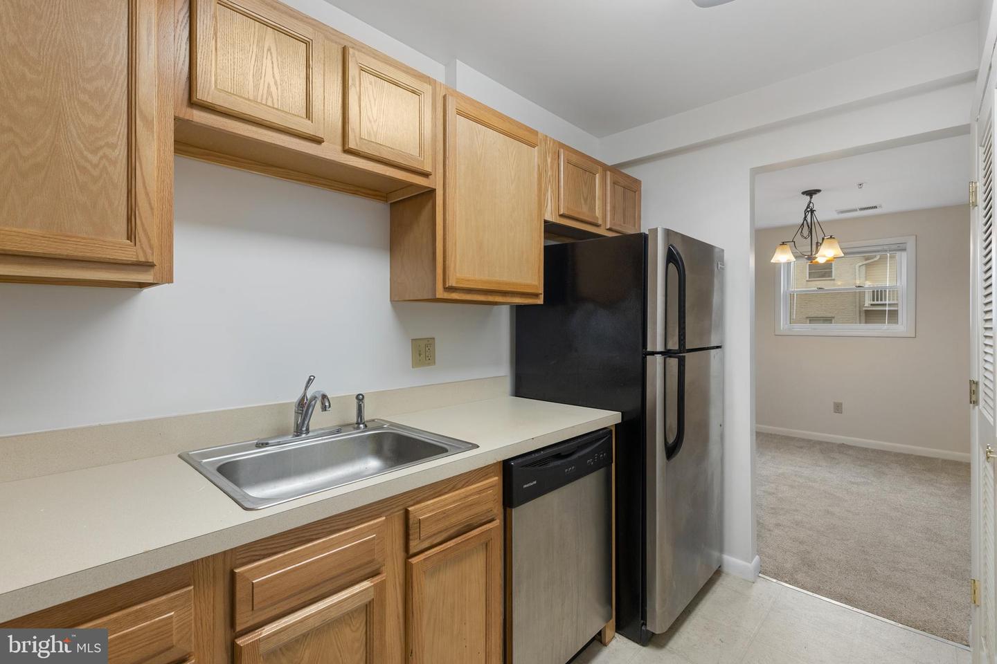9 Warren Lodge Ct #2-B