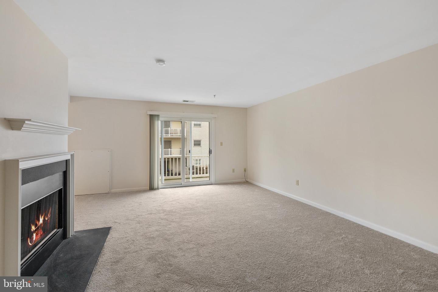 9 Warren Lodge Ct #2-B