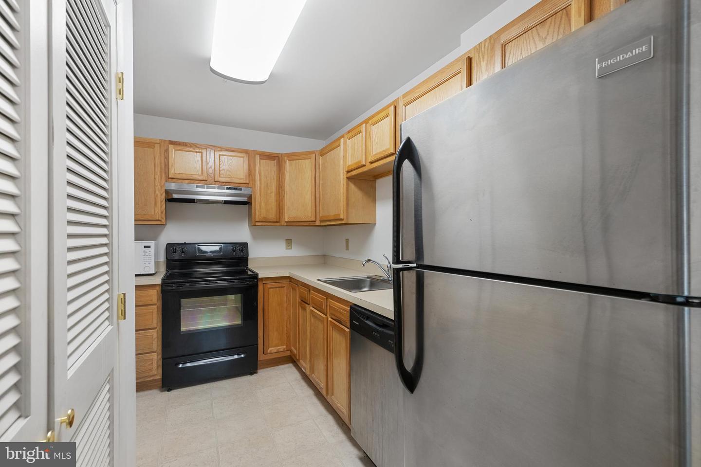 9 Warren Lodge Ct #2-B