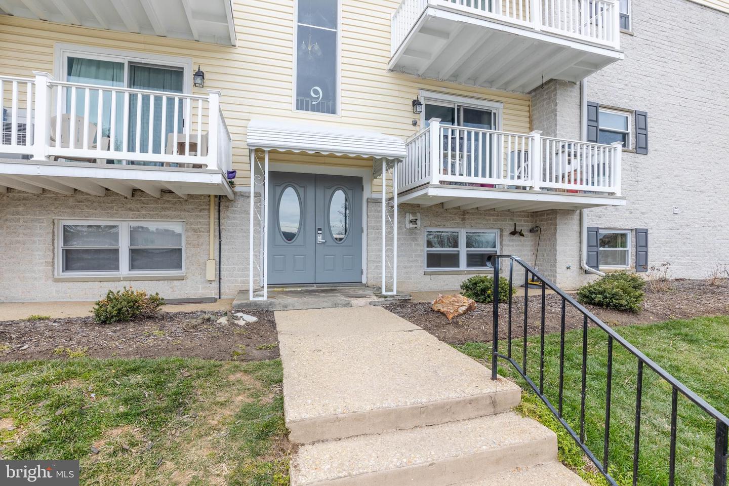 9 Warren Lodge Ct #2-B
