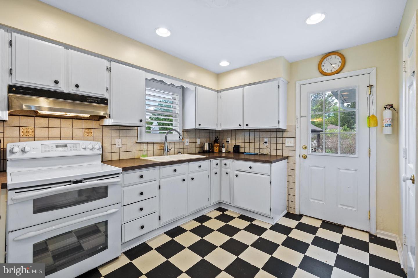 5 Quail Hill Ct