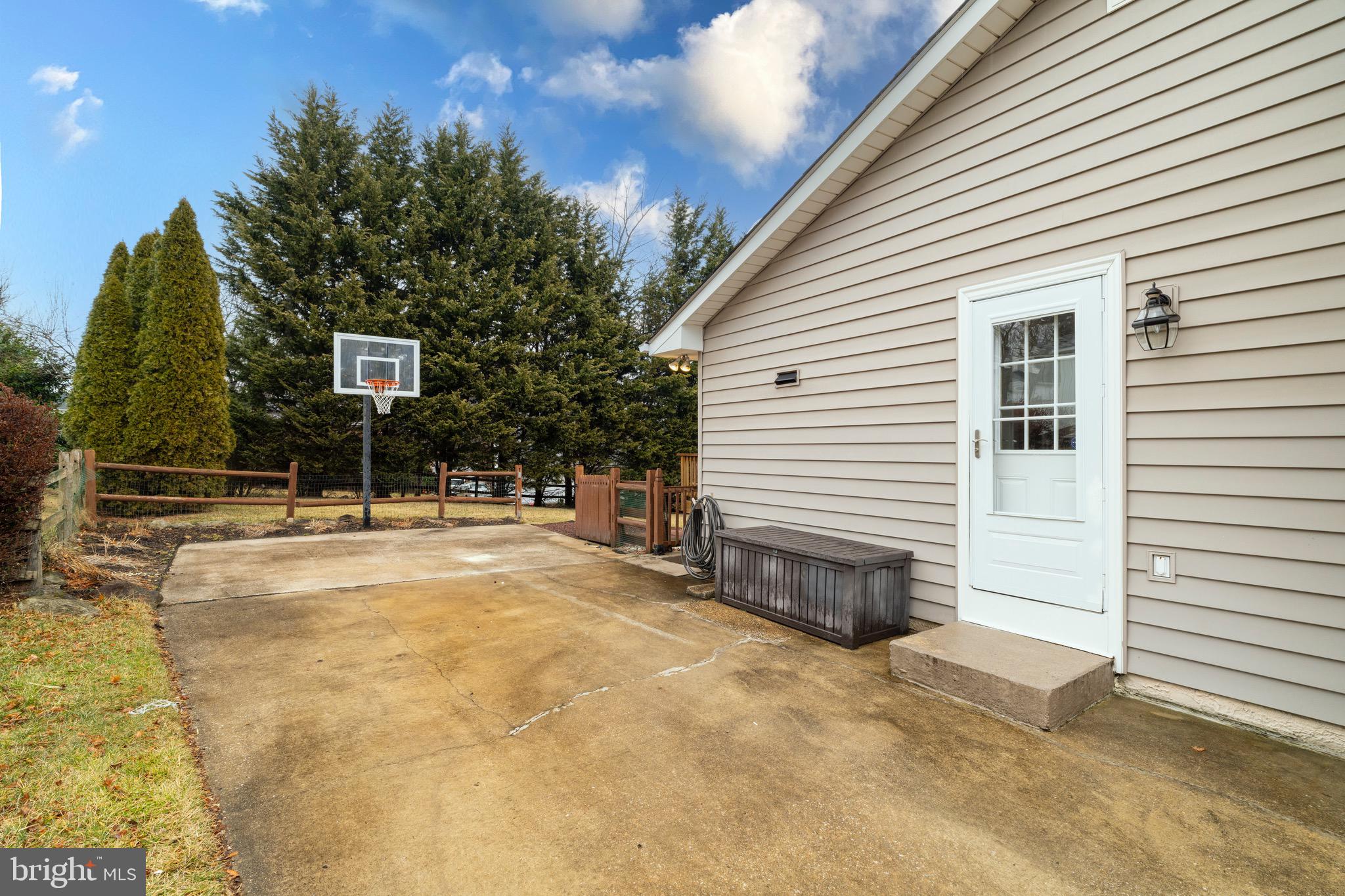 8 Flanders Ridge Ct