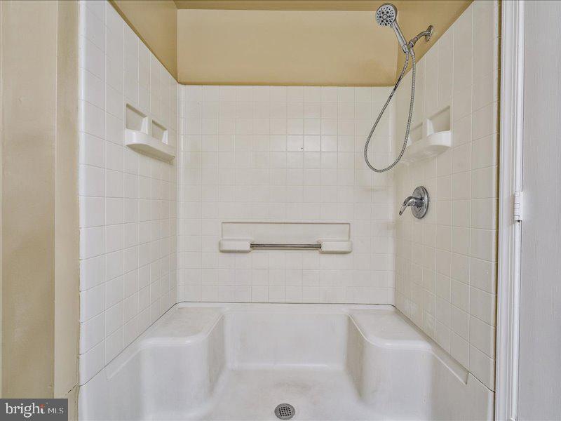 6522 LAKE PARK DRIVE 105