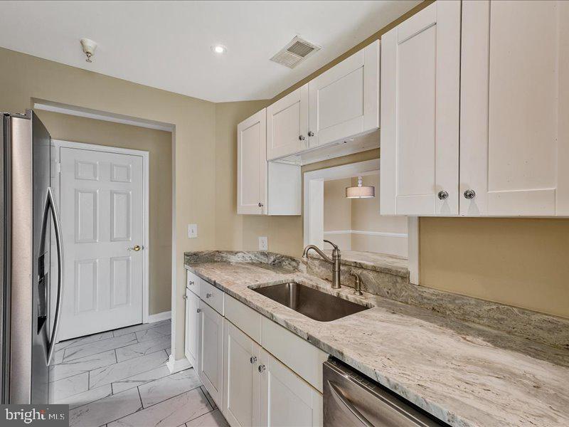 6522 LAKE PARK DRIVE 105