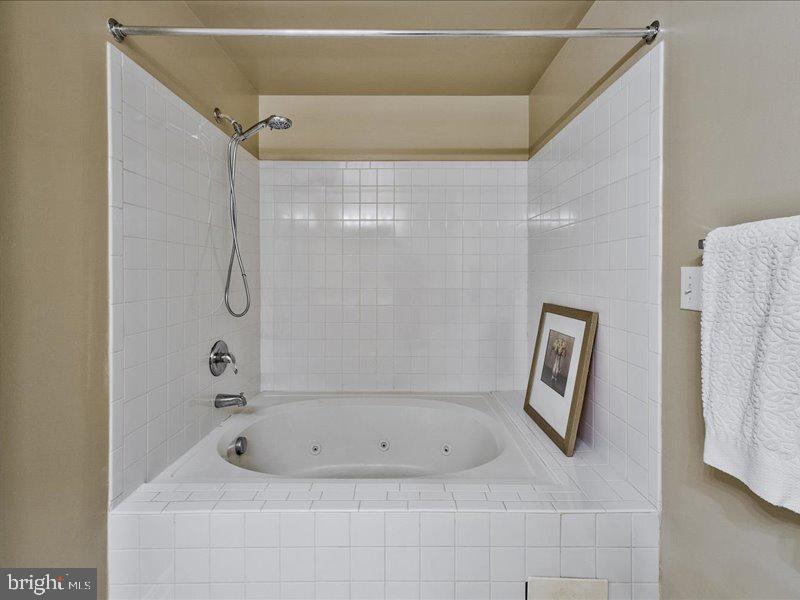 6522 LAKE PARK DRIVE 105