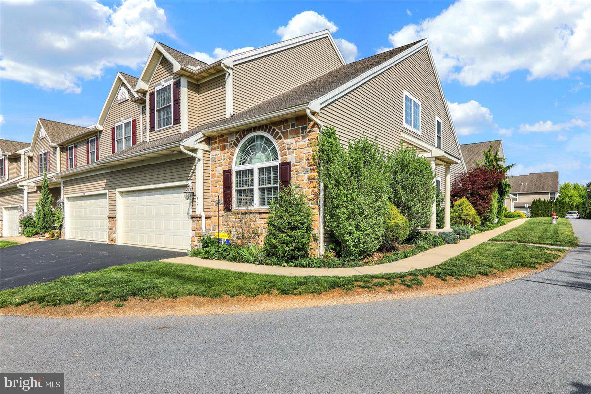 316 Emerald Ln