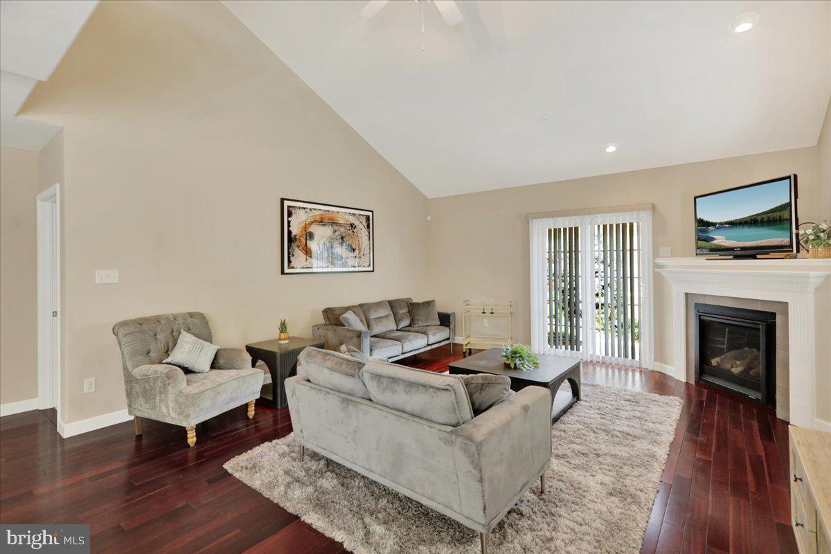 316 Emerald Ln