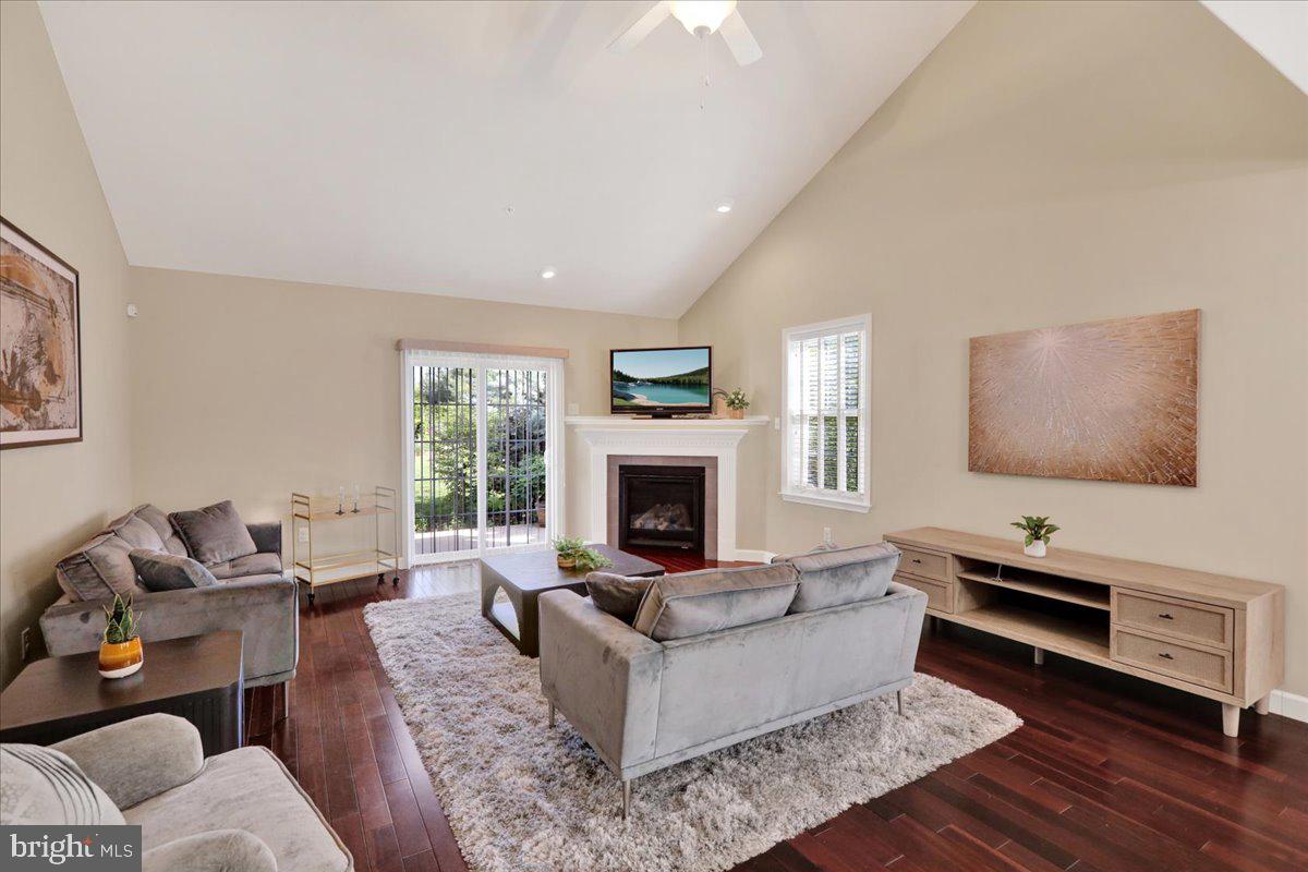 316 Emerald Ln