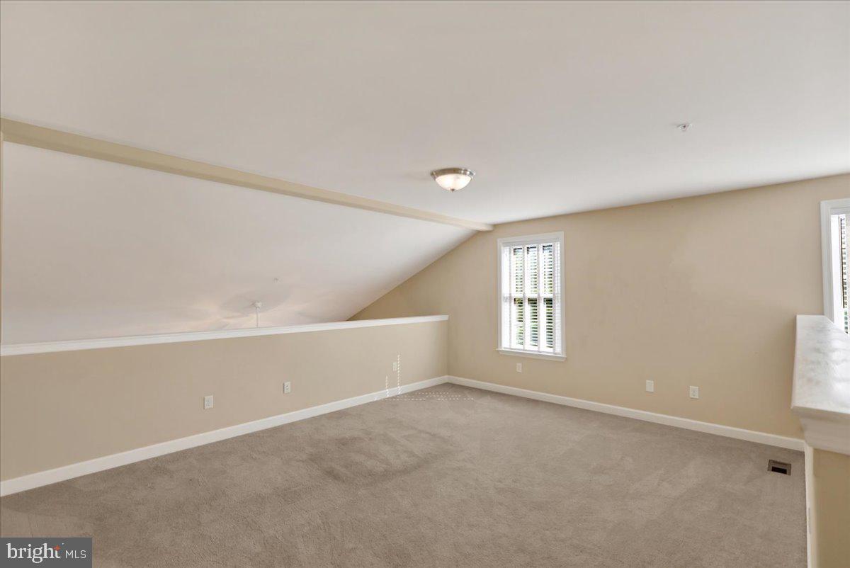316 Emerald Ln