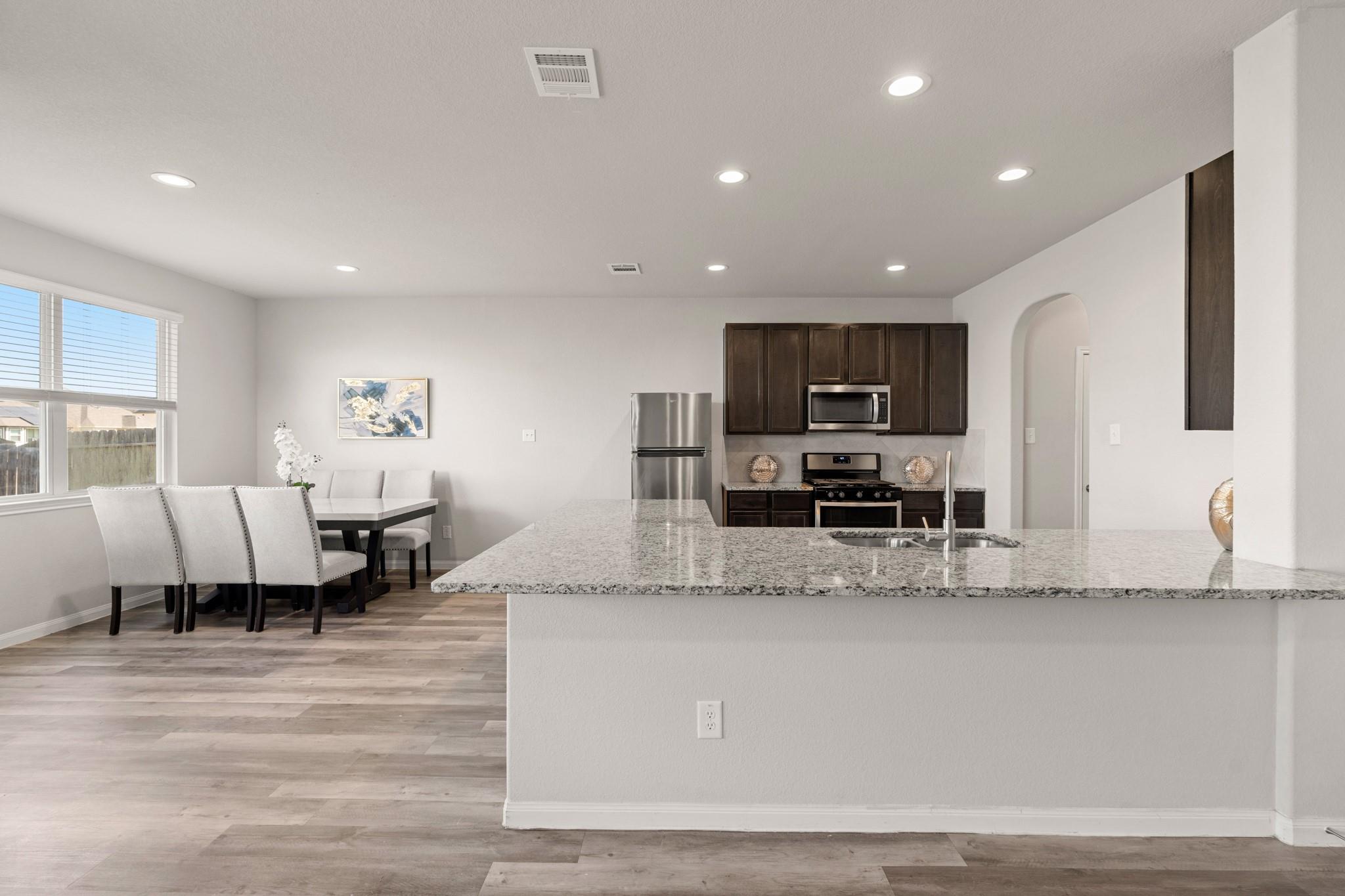 24806 Bastiani Canvas Lane