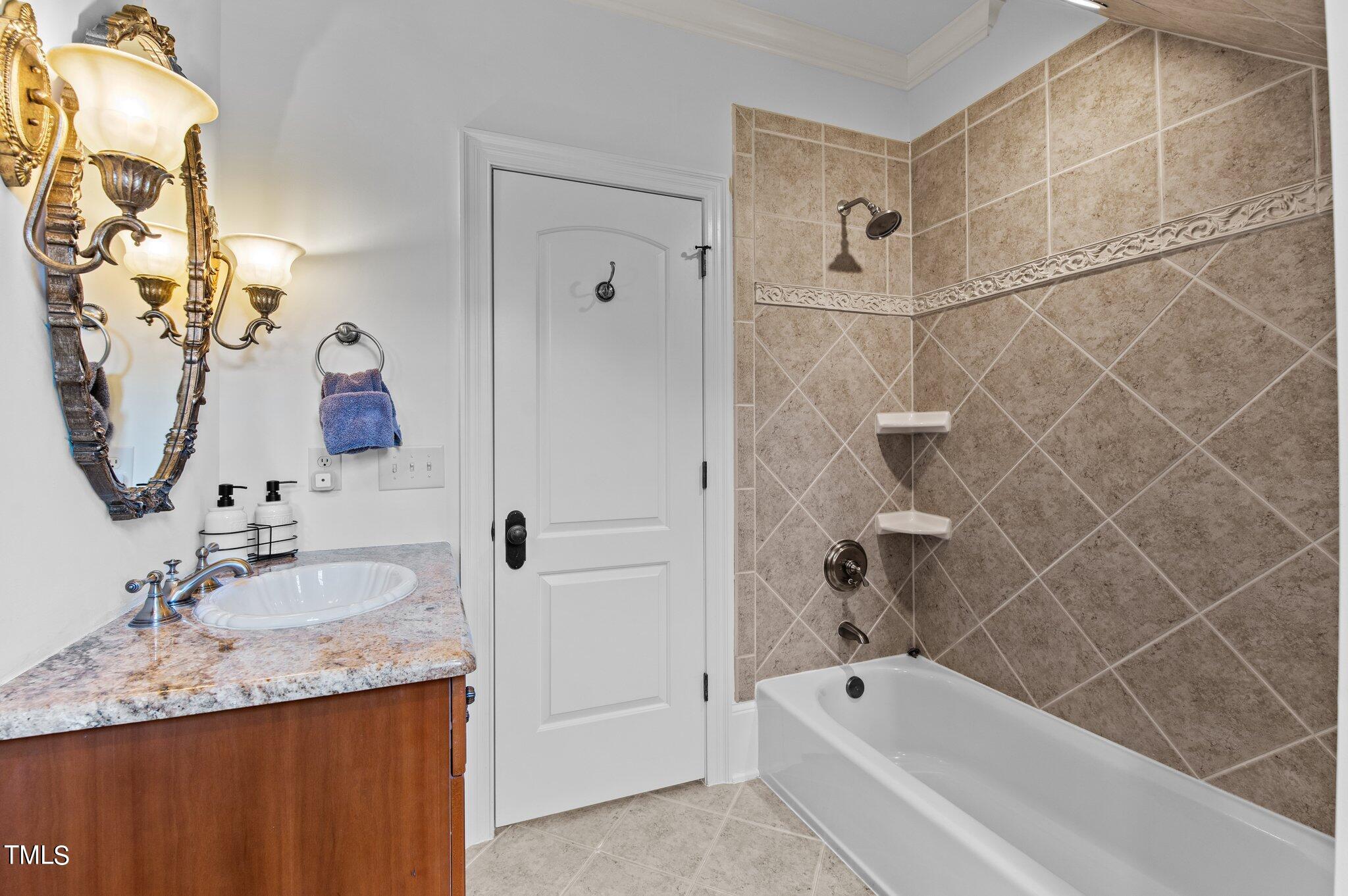 1328 Caistor Lane