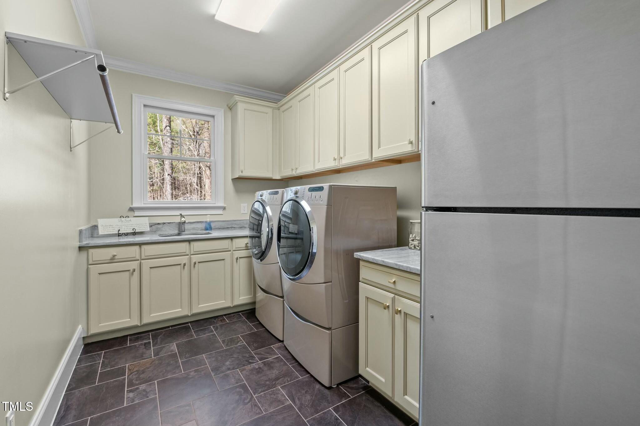 1009 High Trail Court