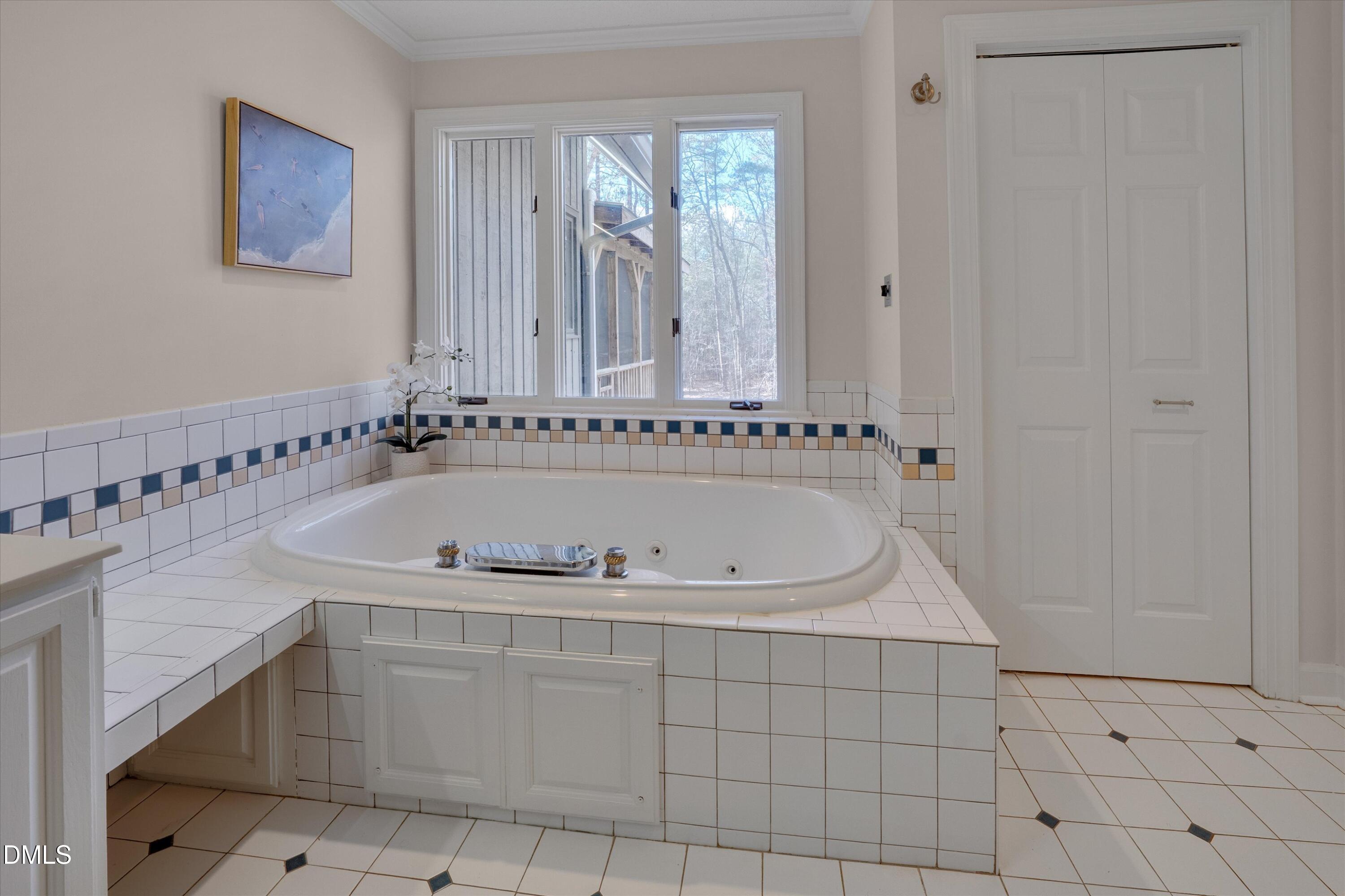 6501 Deerview Trail