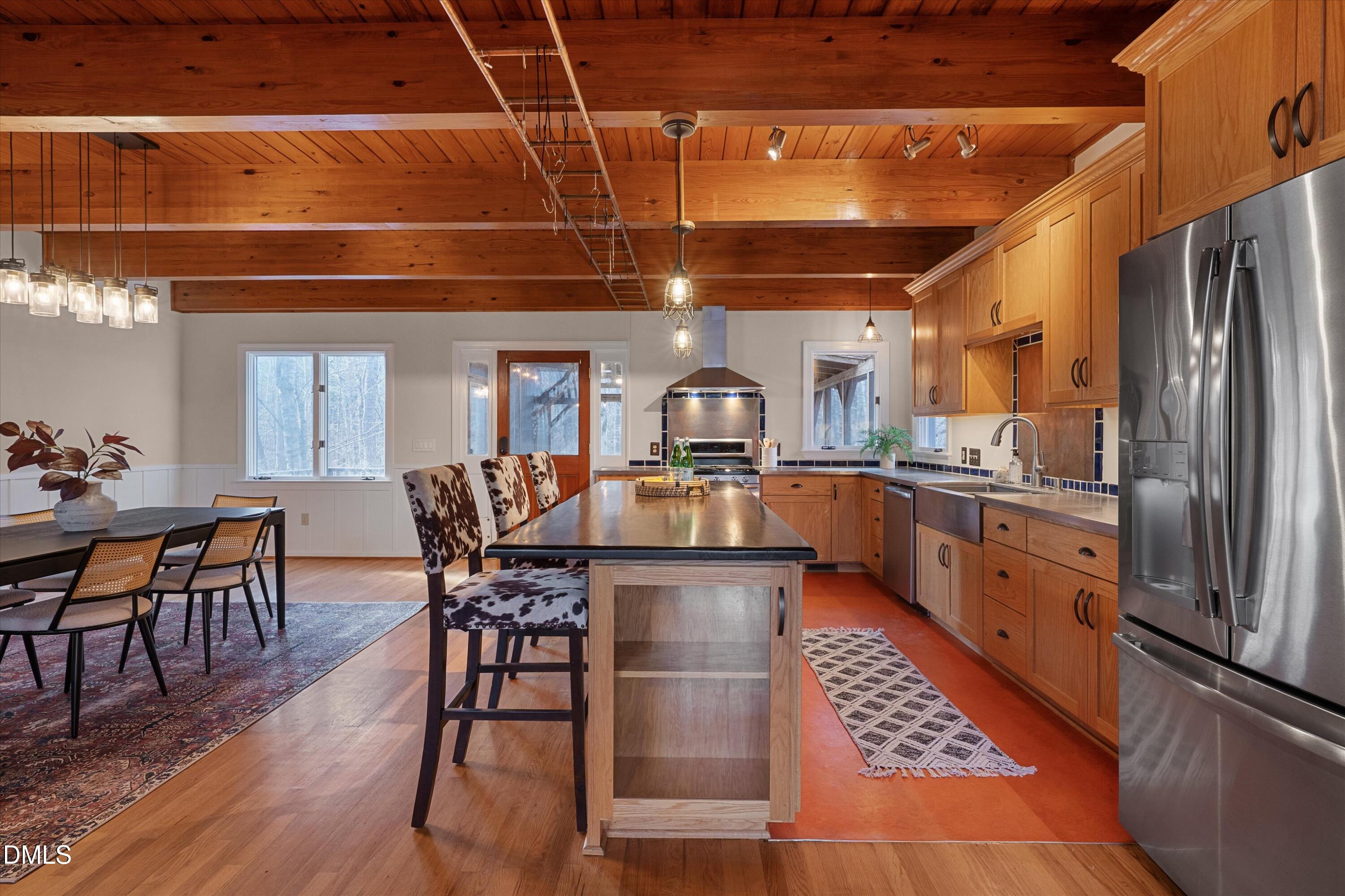 6501 Deerview Trail