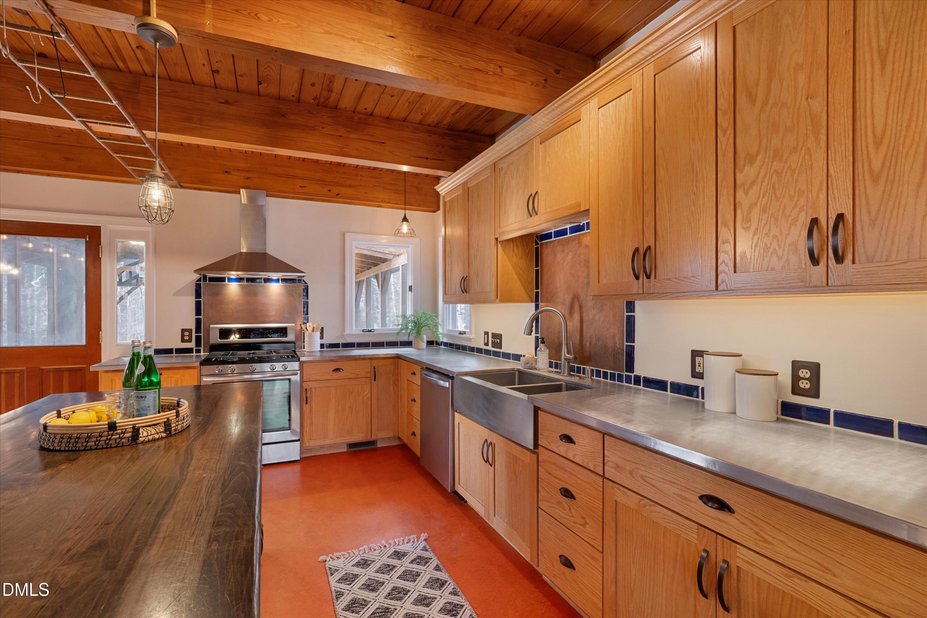 6501 Deerview Trail
