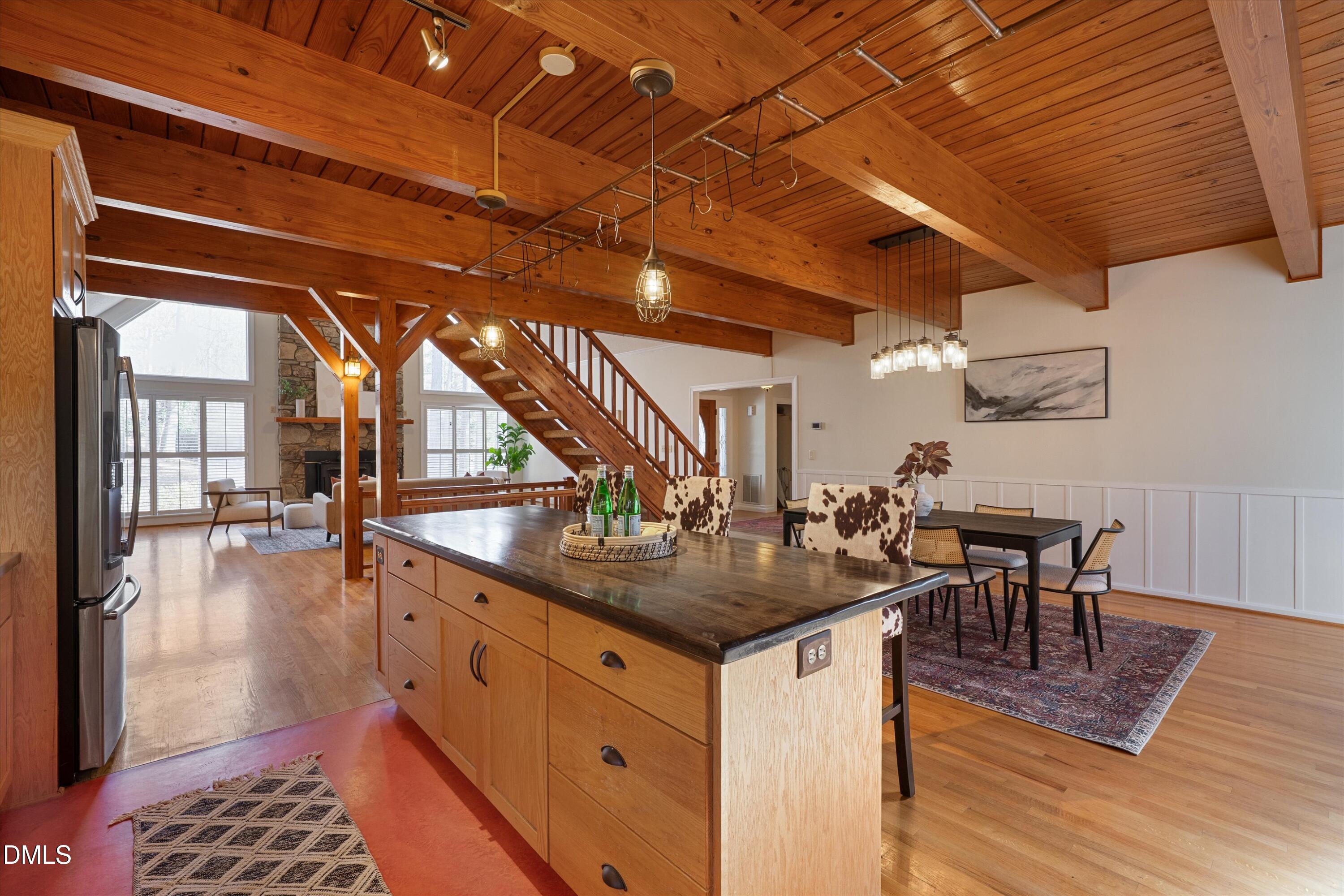 6501 Deerview Trail