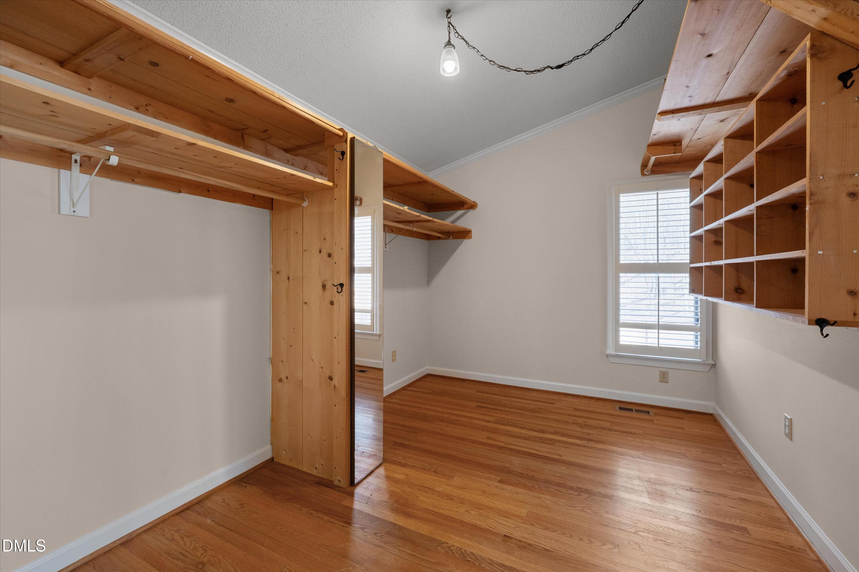 6501 Deerview Trail