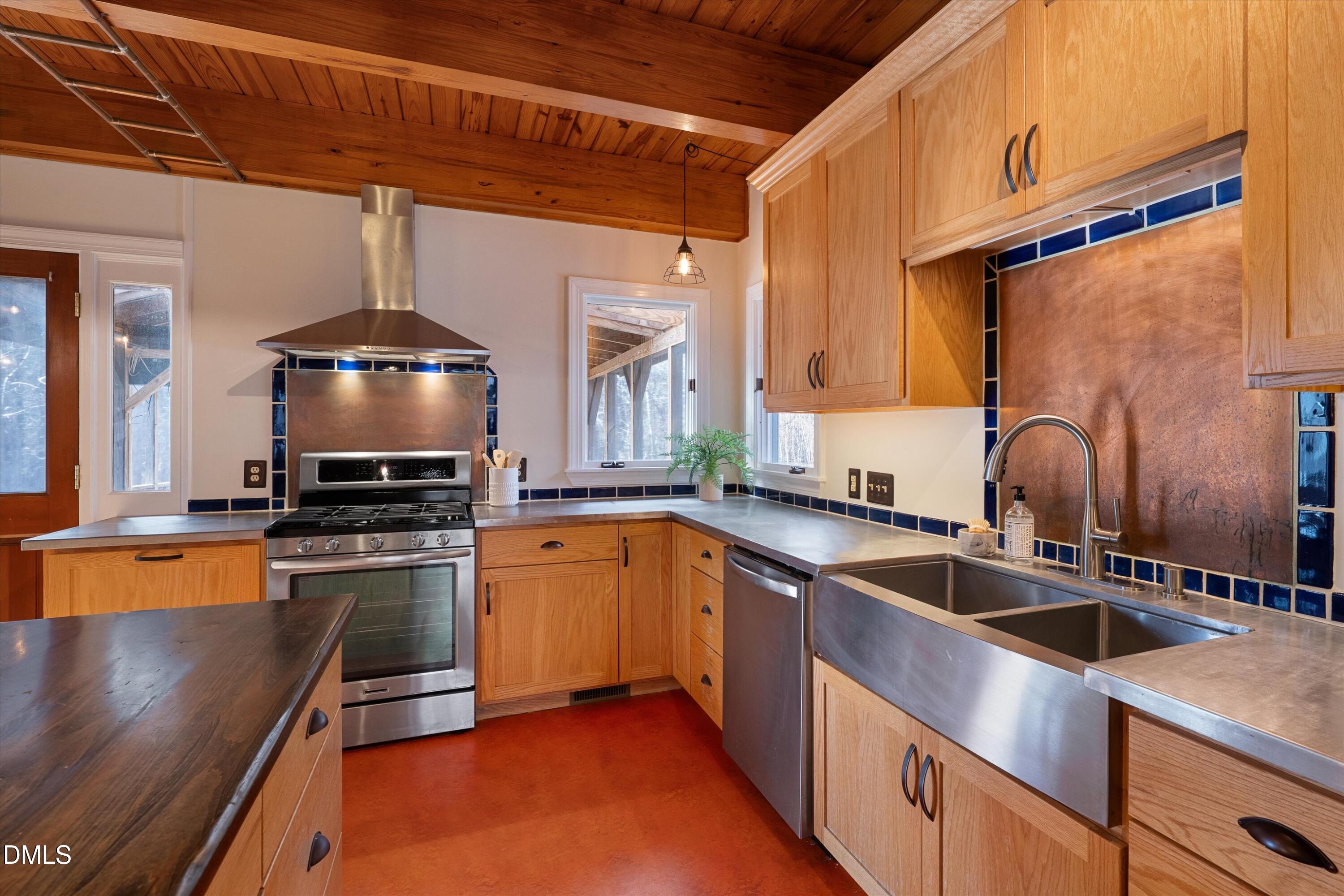 6501 Deerview Trail
