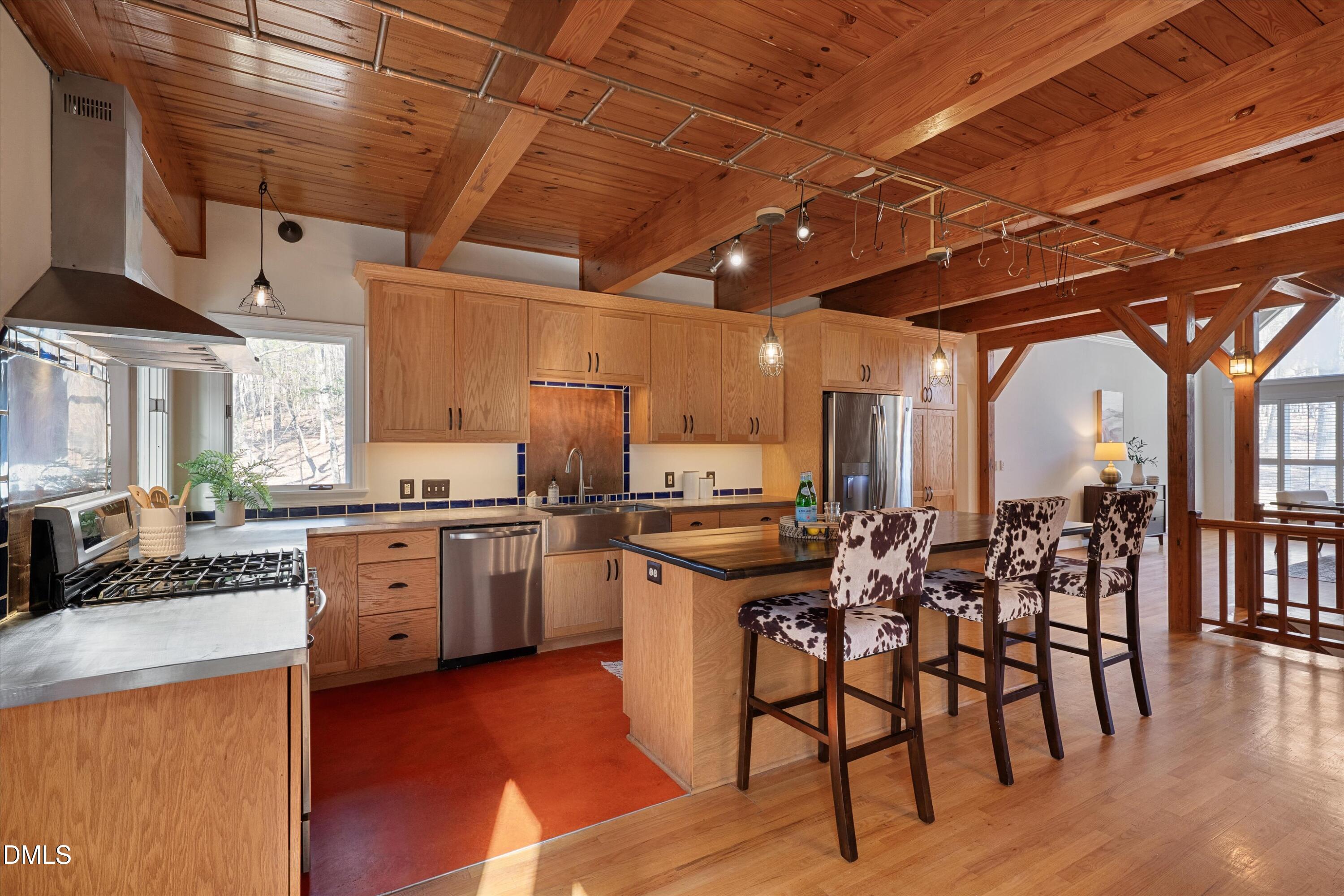 6501 Deerview Trail