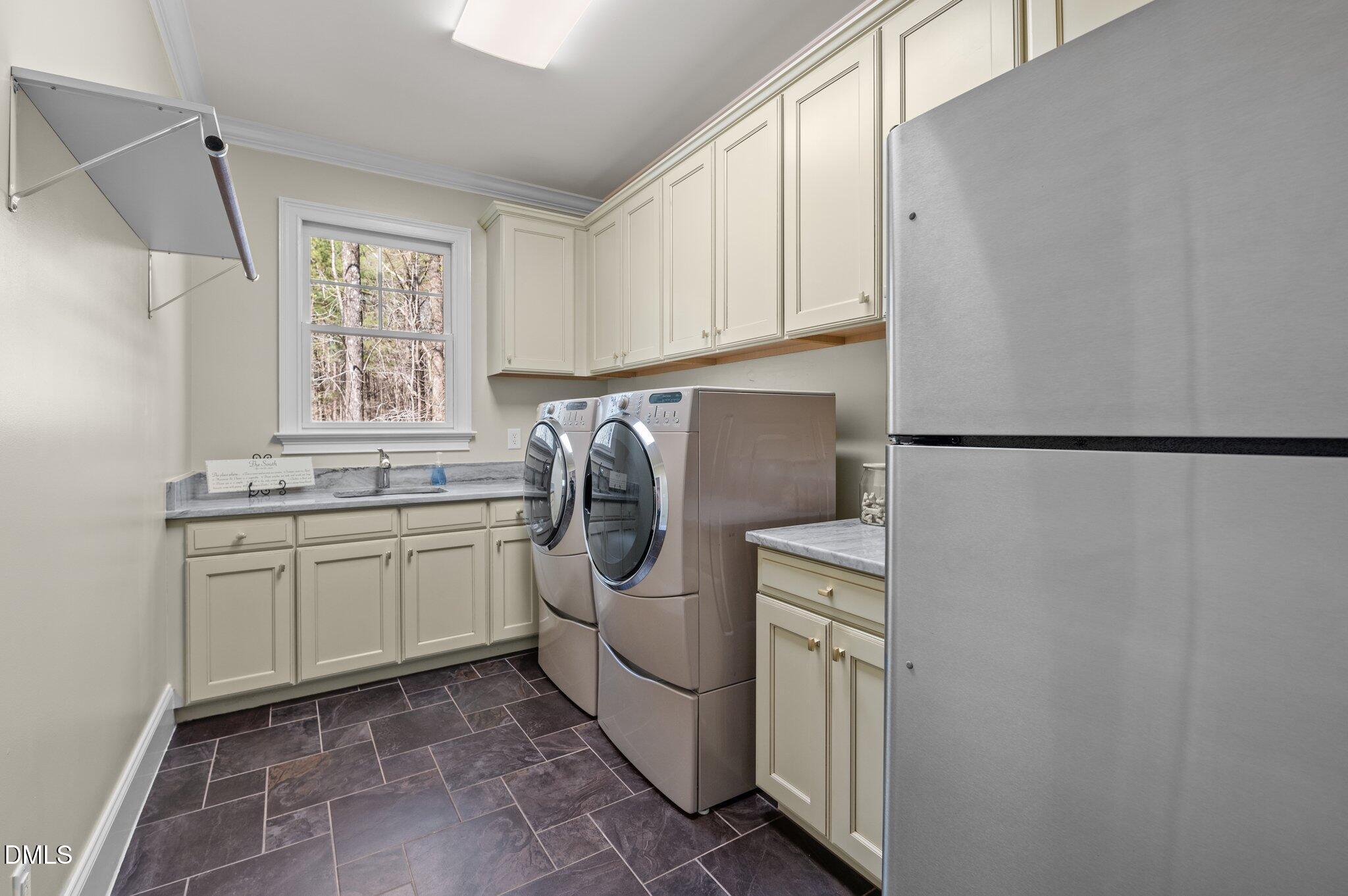 1009 High Trail Court