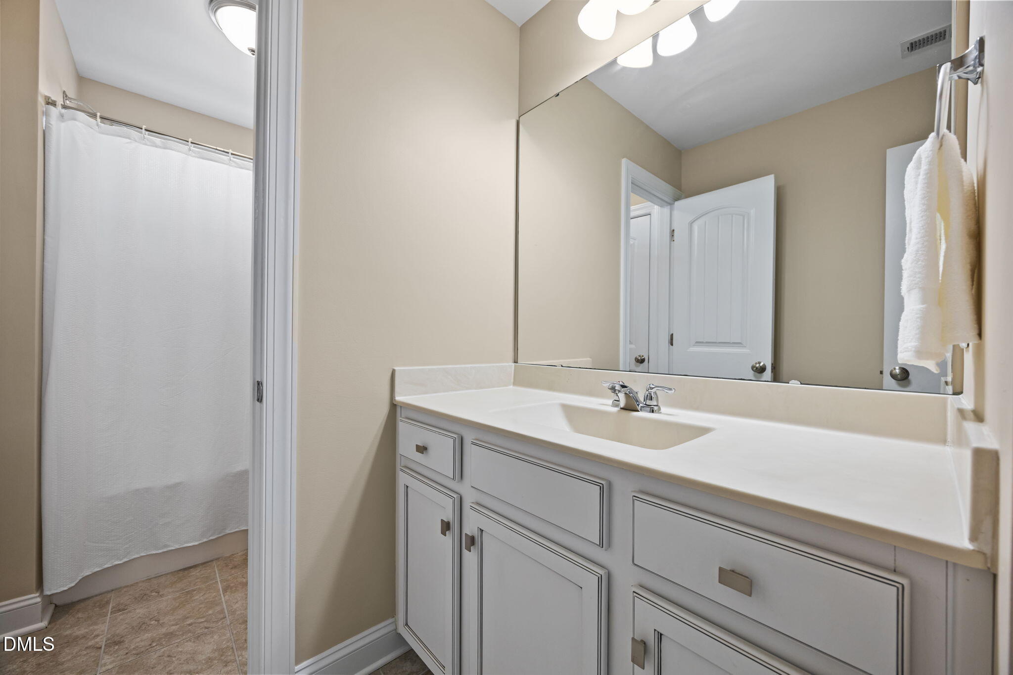 911 Middle Ground Avenue