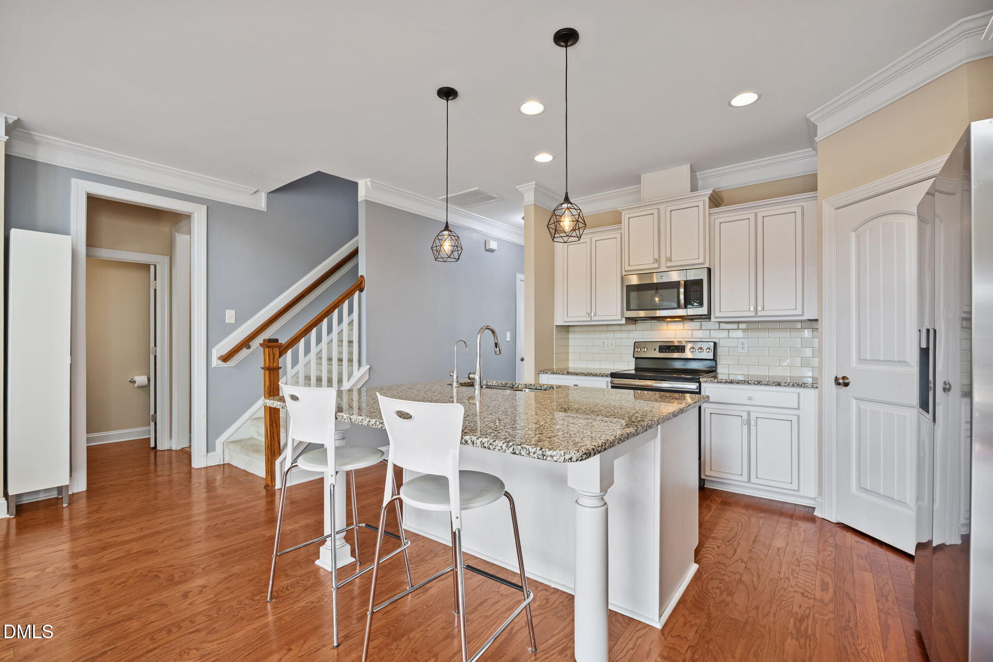 911 Middle Ground Avenue