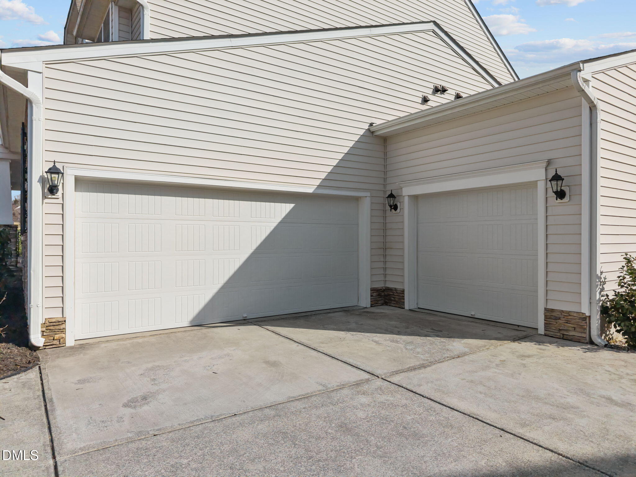 911 Middle Ground Avenue