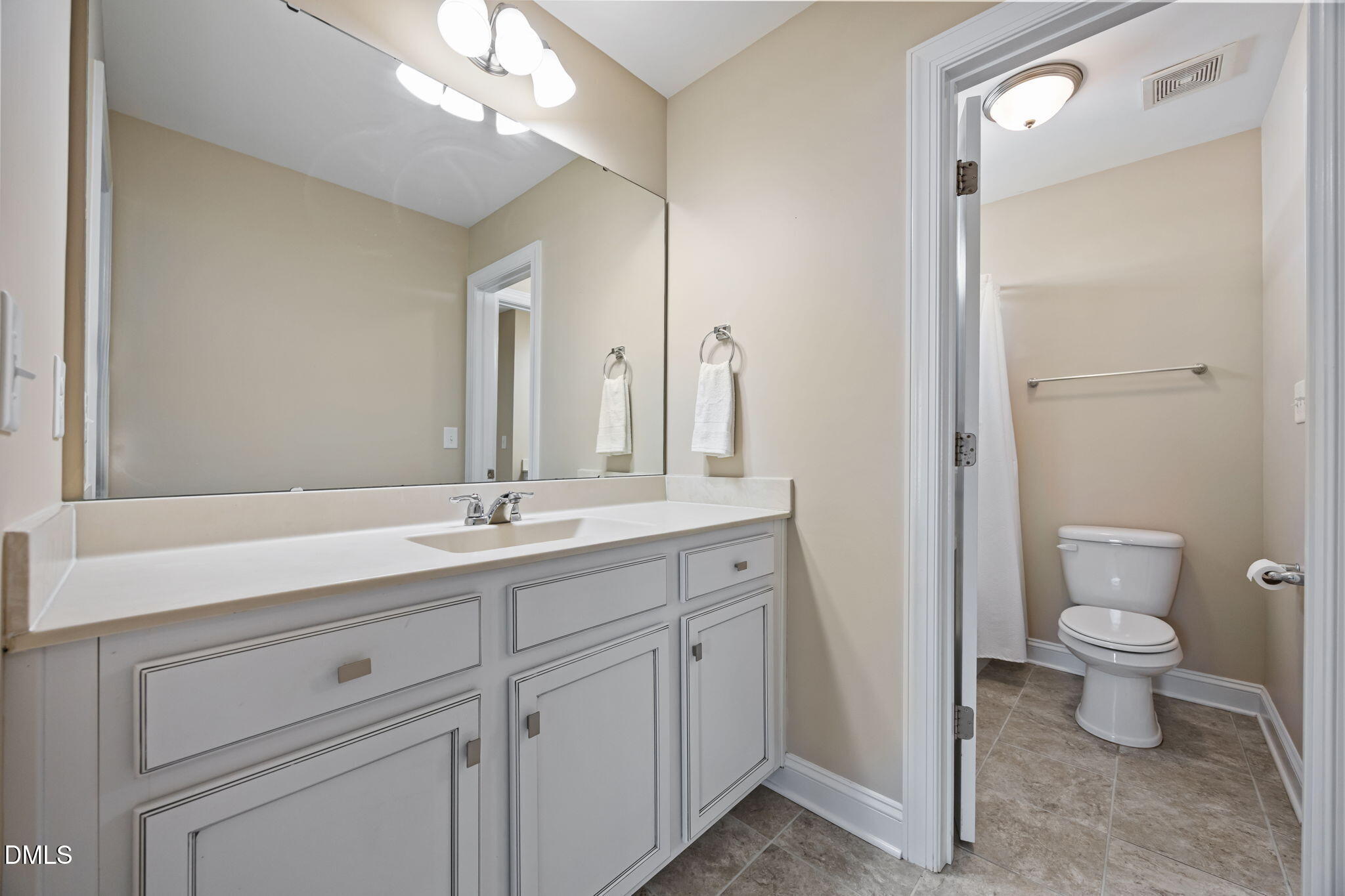 911 Middle Ground Avenue