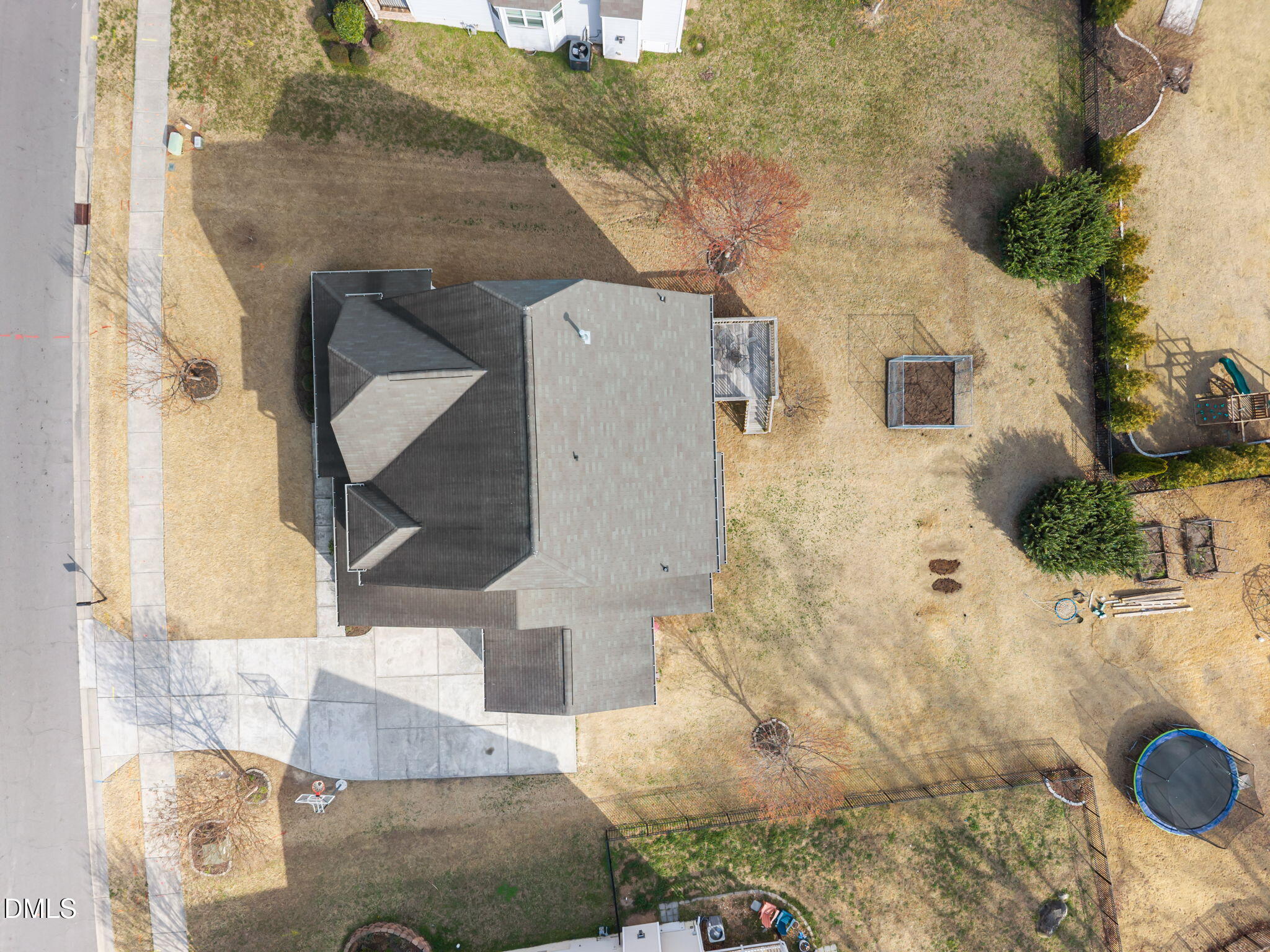 911 Middle Ground Avenue