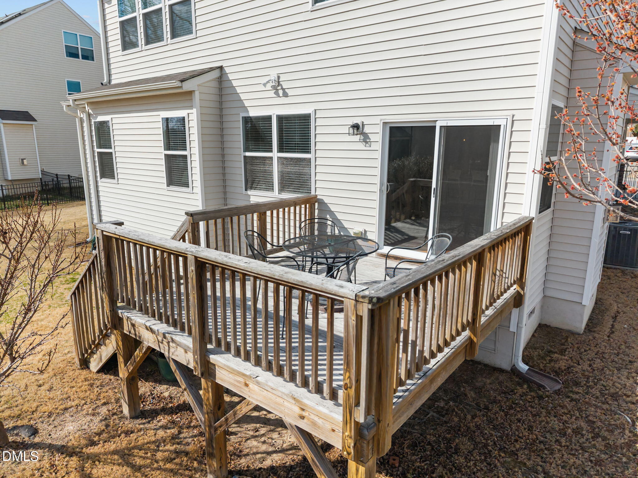 911 Middle Ground Avenue