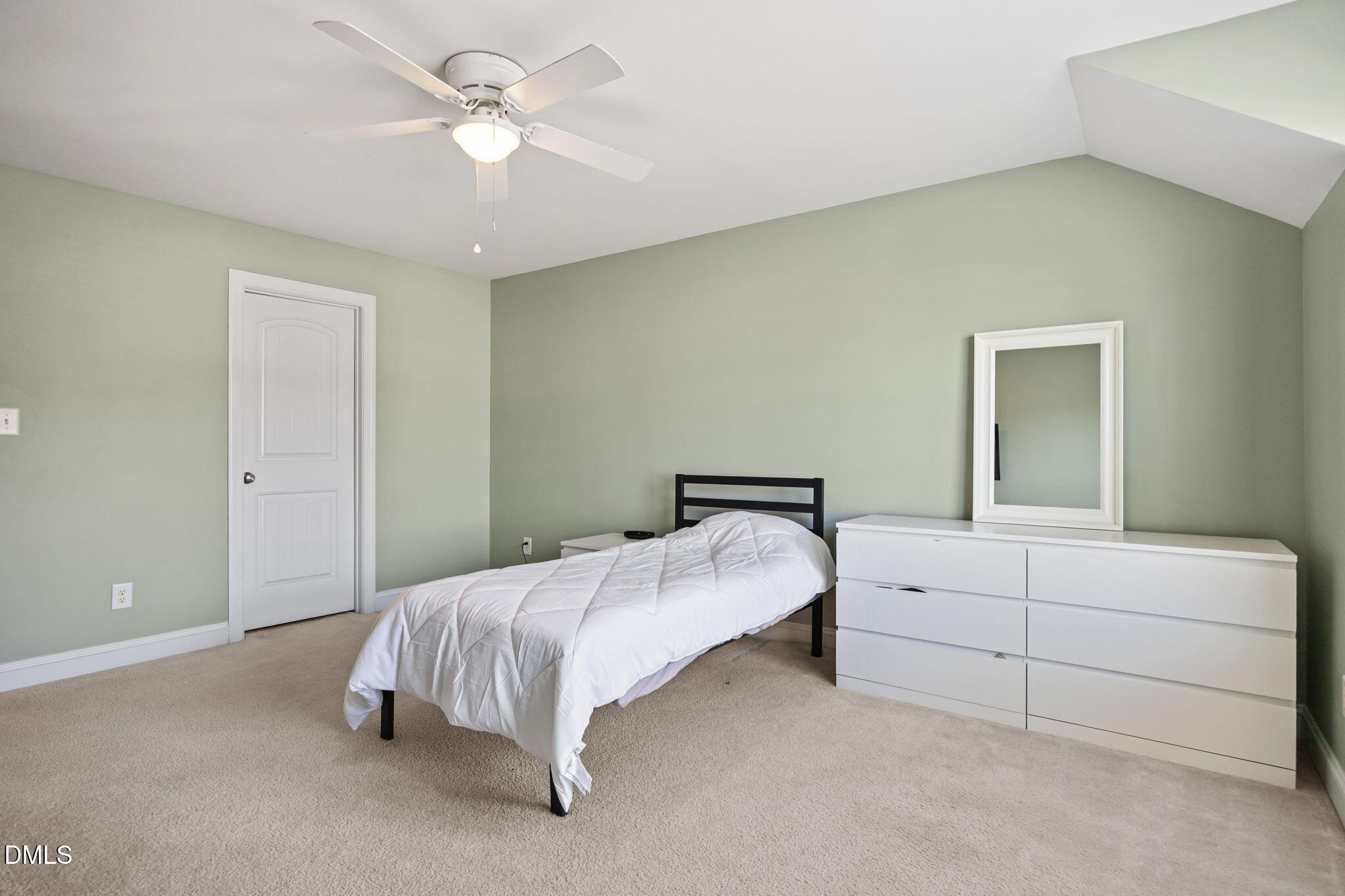 911 Middle Ground Avenue