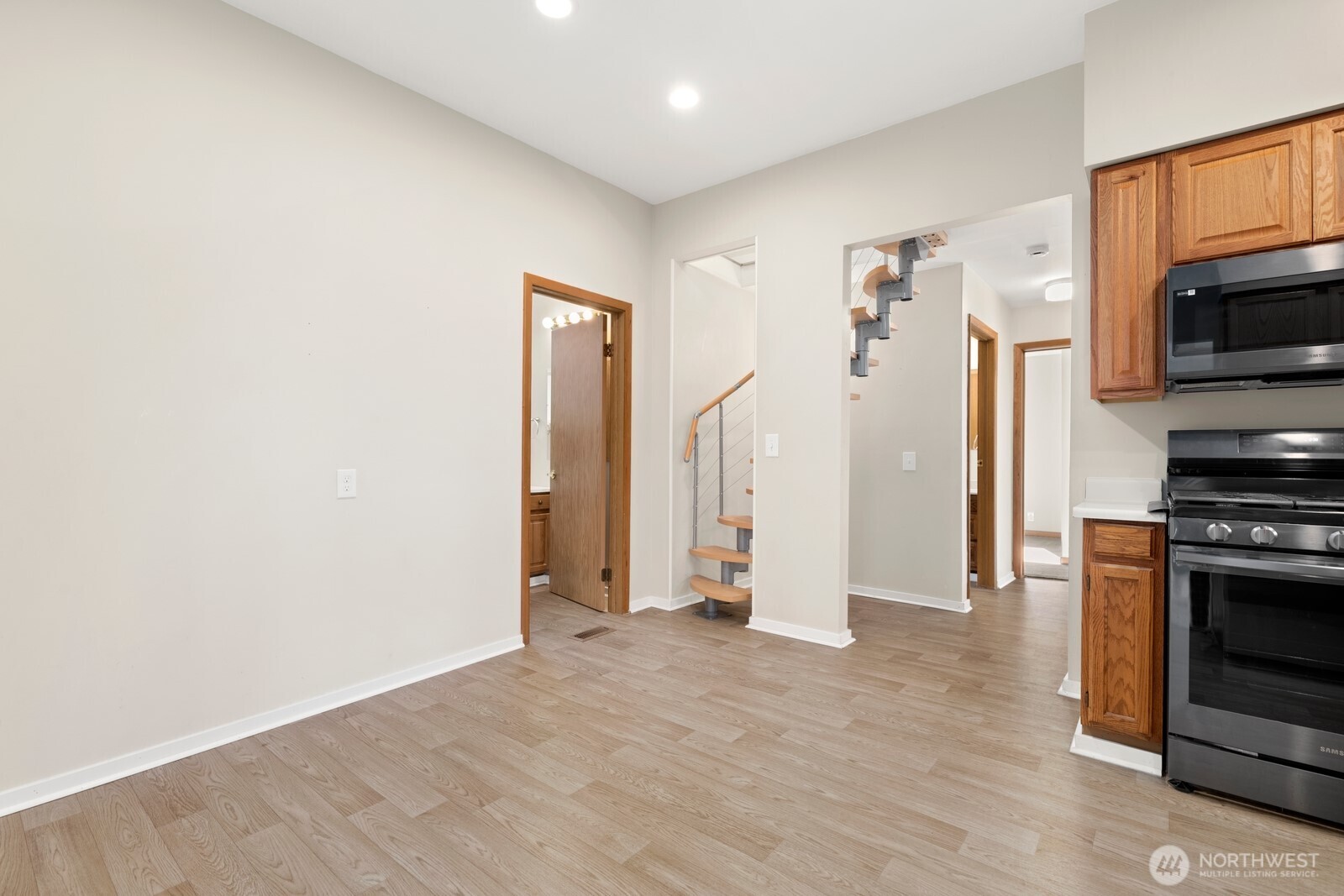 5563 Kenwood Place N