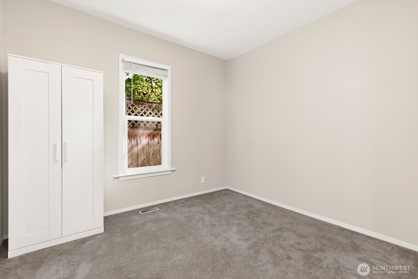 5563 Kenwood Place N