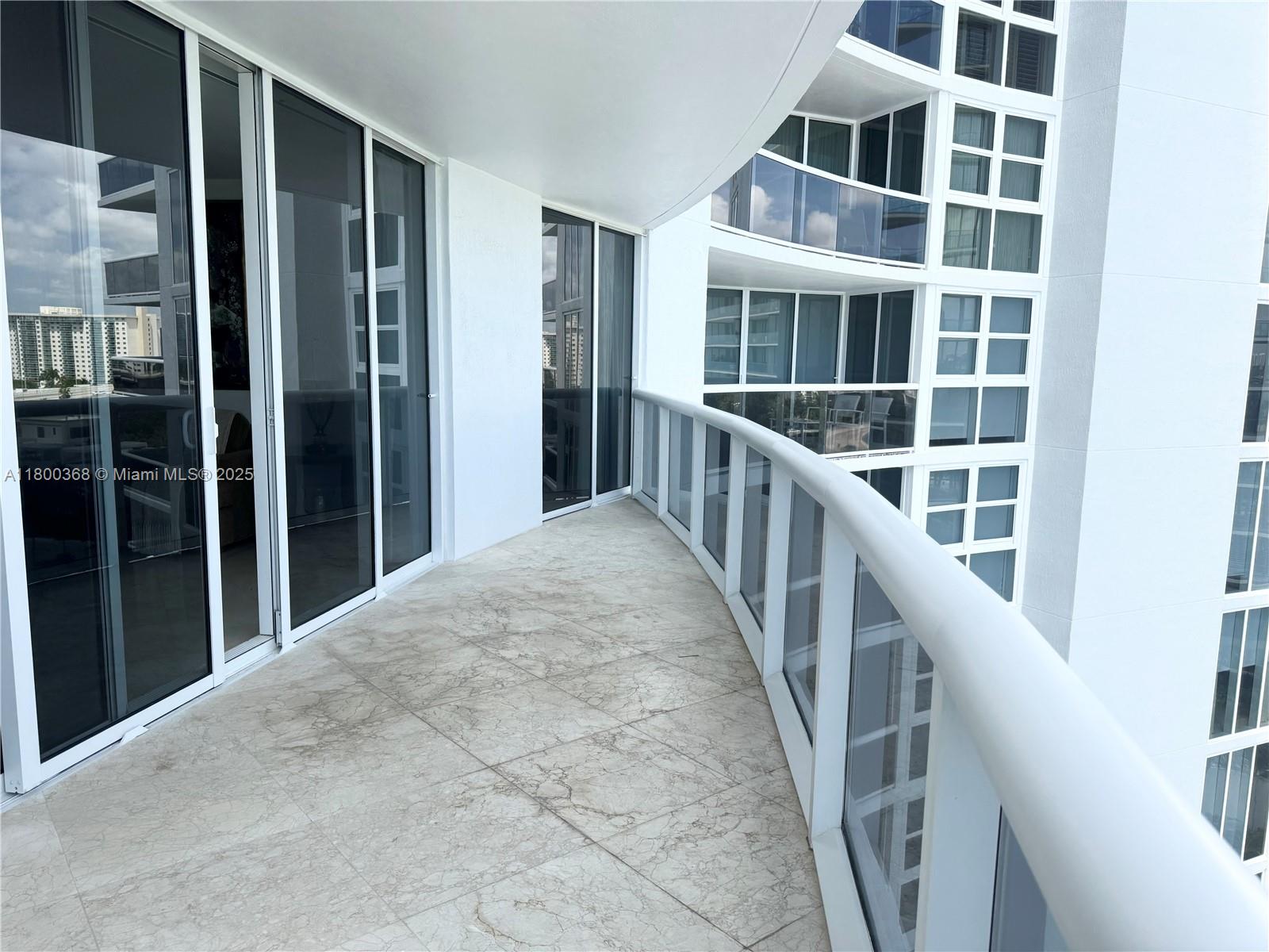 18911 Collins Ave # 1102