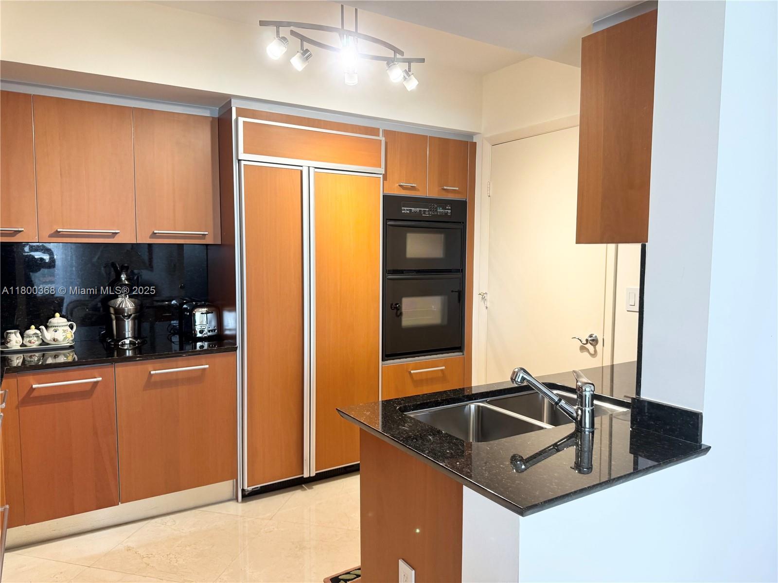 18911 Collins Ave # 1102