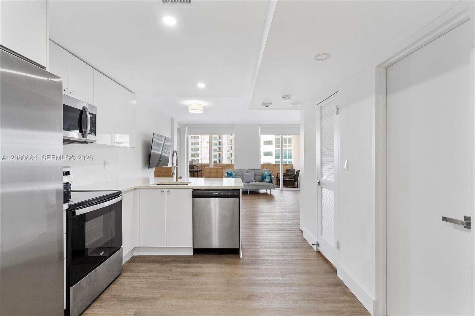 10275 Collins Ave # 1502