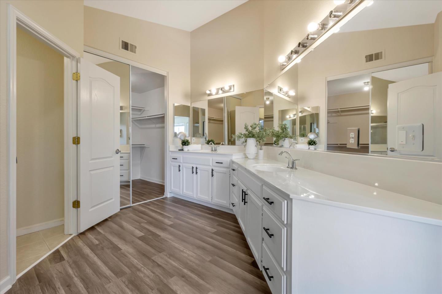 2248 Glen Canyon Drive