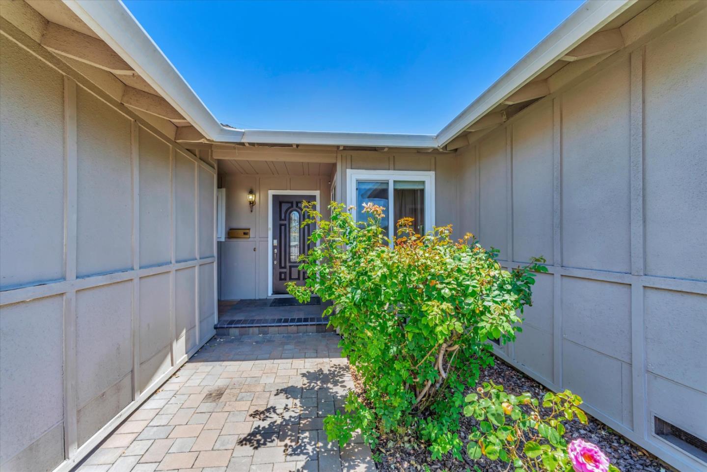 975 San Pierre Way