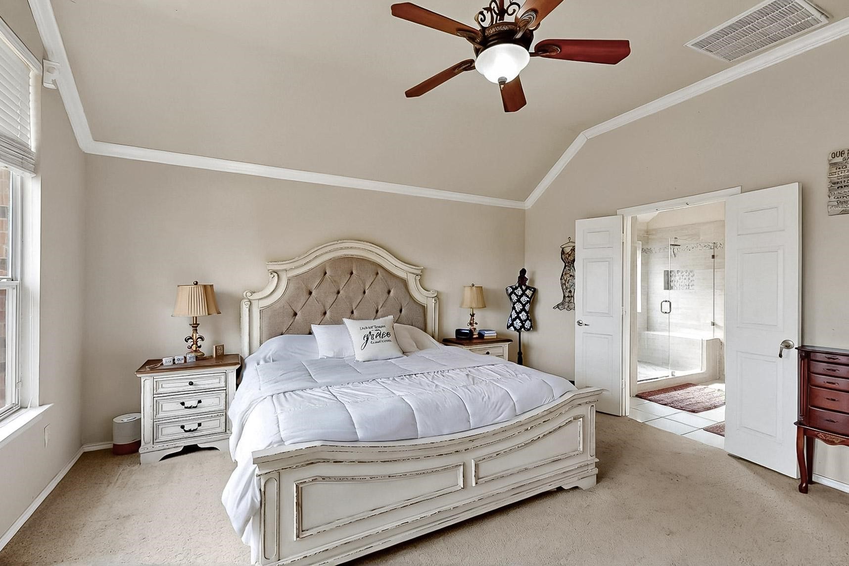 927 Parish Court